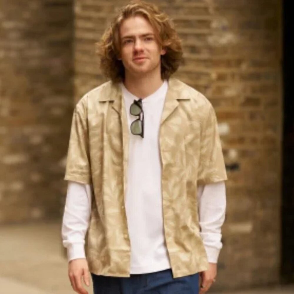 Uniqlo Beige Leaf Print Short Sleeve Hawaiian Shirt Men's Size XL